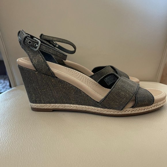 UGG Brand Black & Gold Linen Strappy Heels - Picture 3 of 4